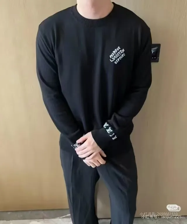 Louis Vuitton/Louis Vuitton crew neck sweater with small letters jacquard logo on cuffs